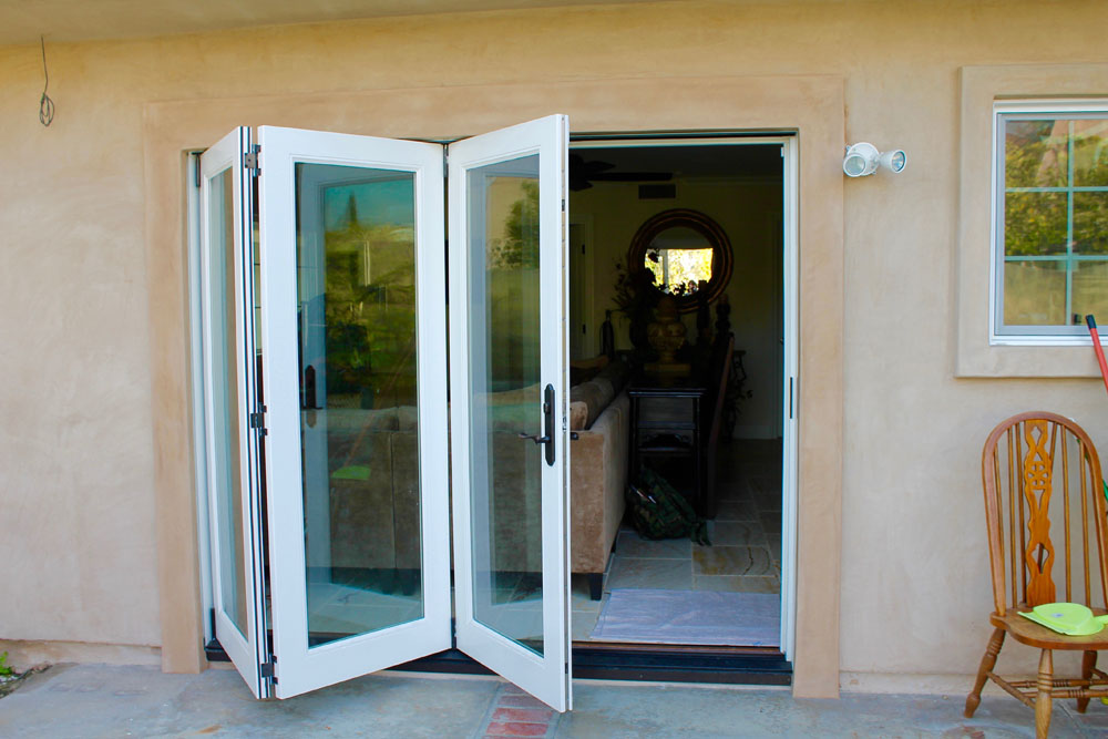 Three-panel Bi-fold door in Cerritos